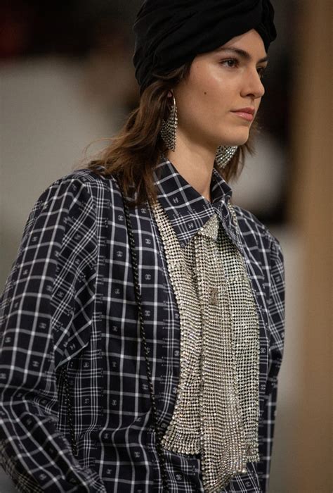 The 2021/22 Métiers d’art Show — CHANEL Shows 